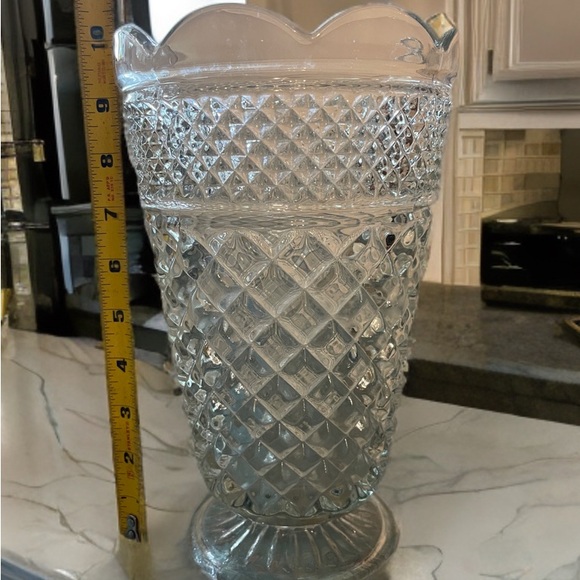 Diamond-Cut Vase - Picture 2 of 3